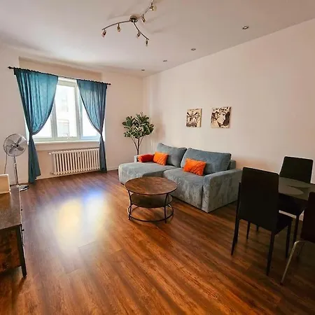 Old Town Promenade I 2 I 55m I Balcony *